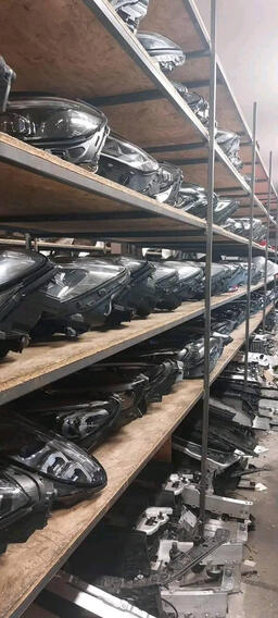 Stock phares avant/arrière disponibles